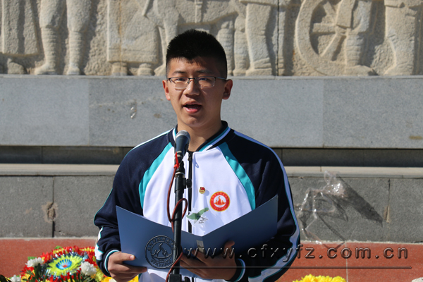 高一十班 李卓谙同学讲话1.jpg