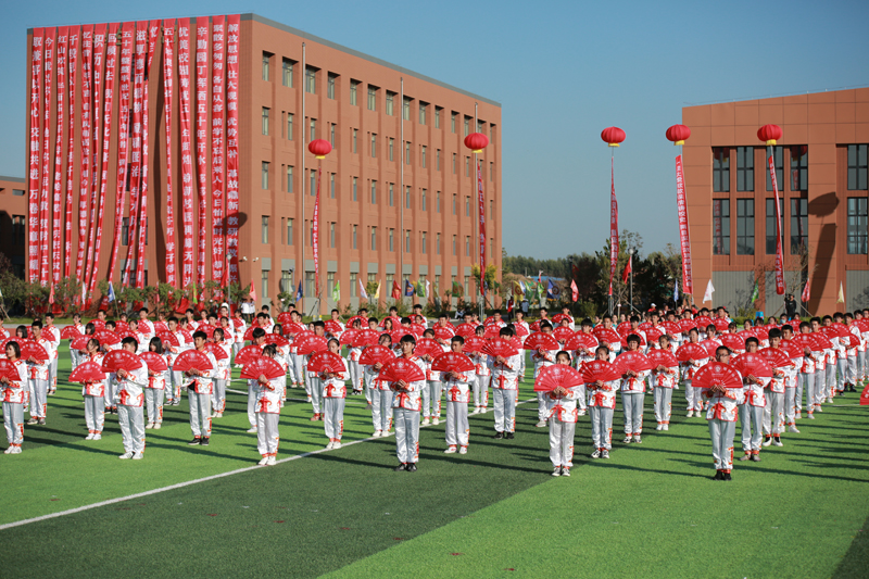 修改 002 学校建校50周年纪念大会  学生扇子操展示.jpg